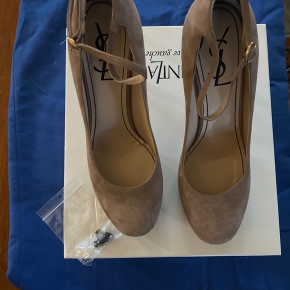 Yves Saint Laurent size 38 Nude shoes brand new never worn - Picture 2 of 7